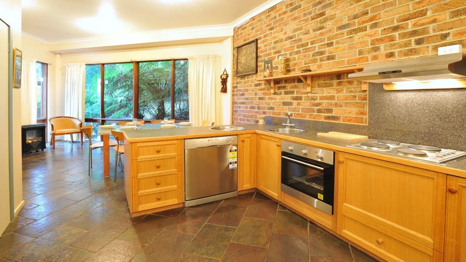 kitchen fully equipped 