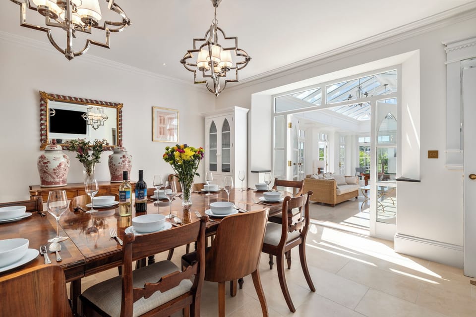 Country Manor, Log Burner, Sea Views