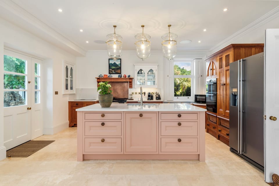 Country Manor, Log Burner, Sea Views