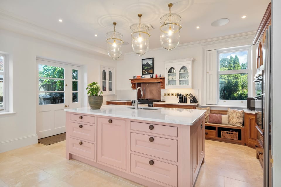 Country Manor, Log Burner, Sea Views