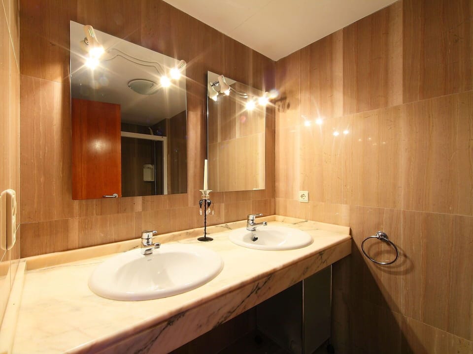 Bathroom, Property, Room, Sink, Bathroom Sink, Tap, Interior Design, Bathroom Cabinet, Tile, Plumbing Fixture