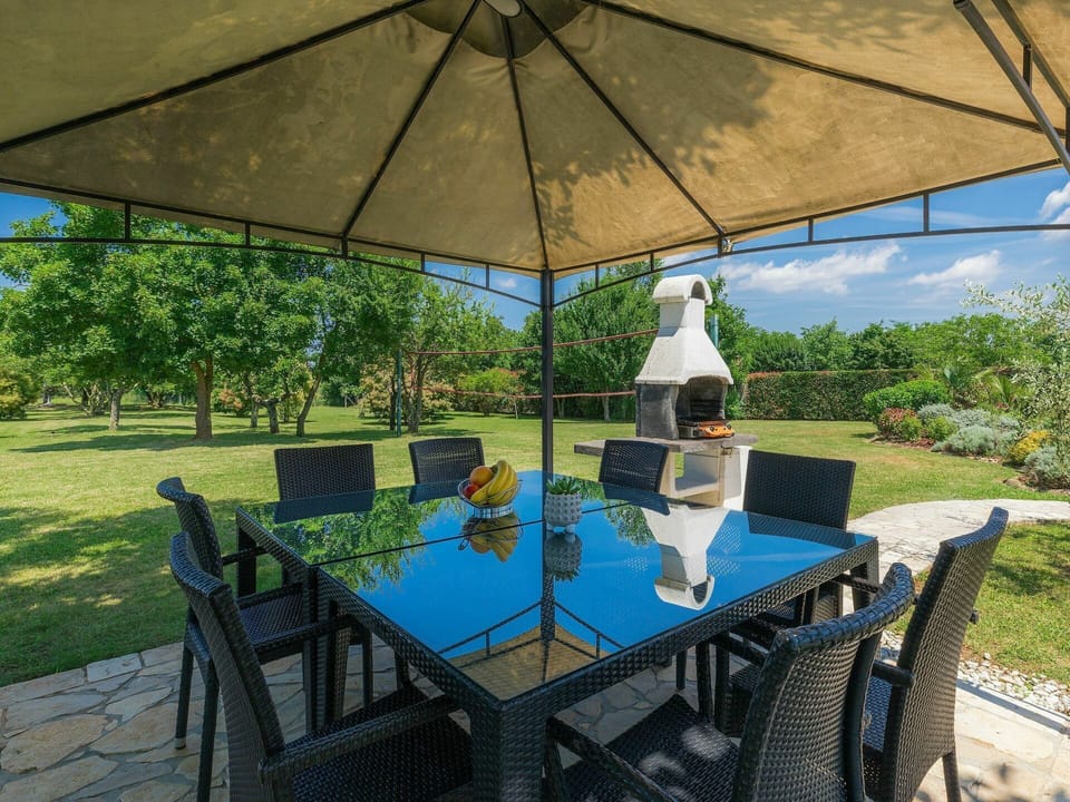 Table, Plant, Furniture, Property, Chair, Building, Nature, Outdoor Table, Azure, Shade