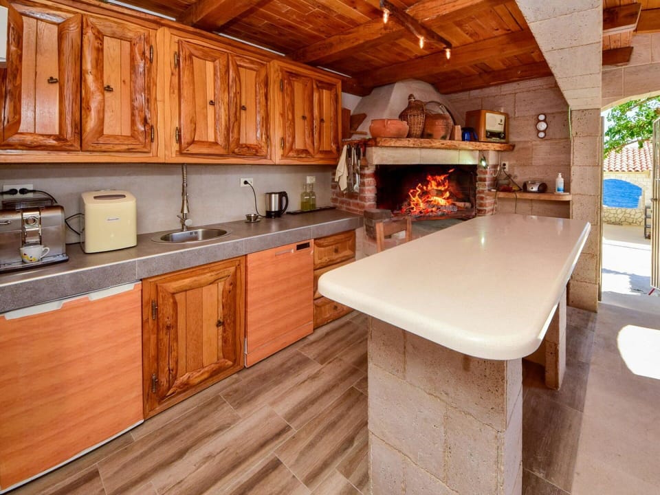 Countertop, Cabinetry, Property, Furniture, Building, Kitchen, Kitchen Appliance, Wood, Kitchen Stove, Interior Design