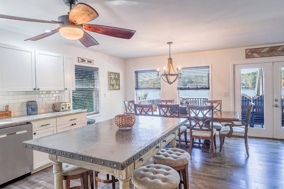 Full kitchen, walk out onto the deck with lake views