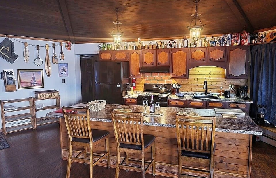 GREAT ROOM -- Hexagon Shape - KITCHEN AREA 