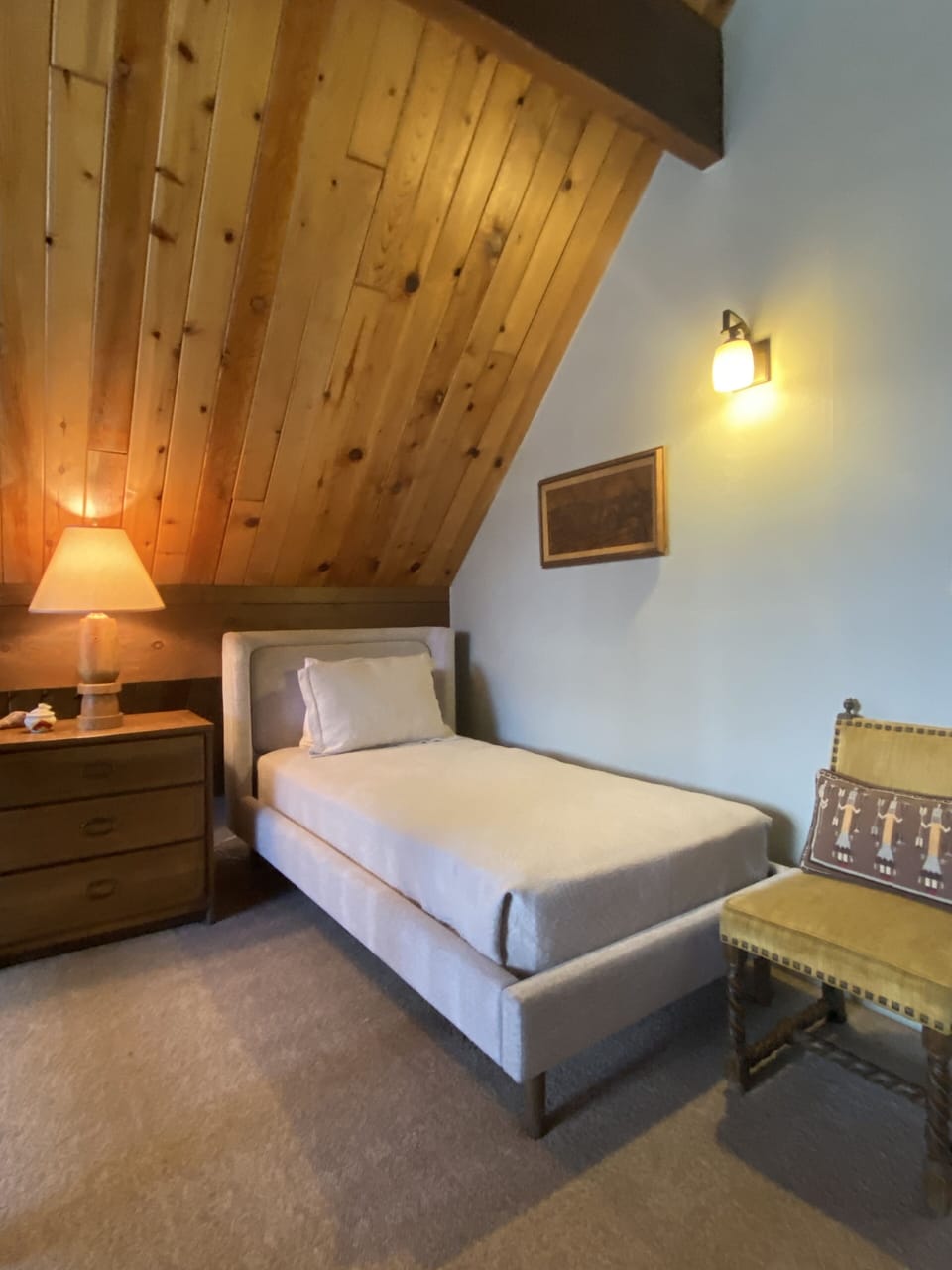Another view of the twin bed and chairs with views to the red rocks.