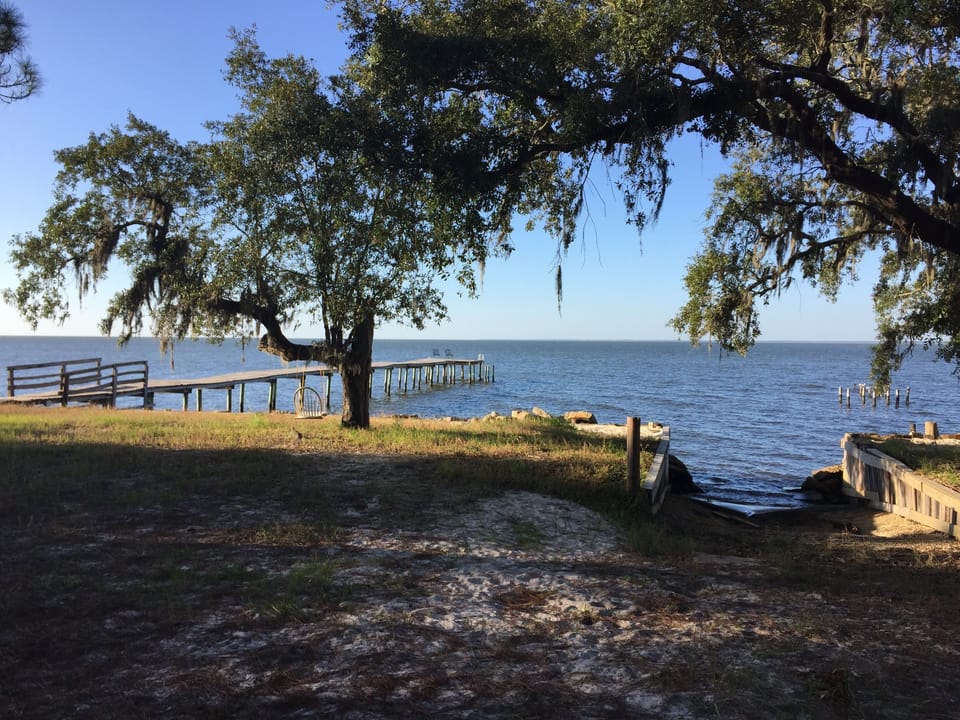 A small ramp allows access to the water of the Bay to easily take out a kayak.