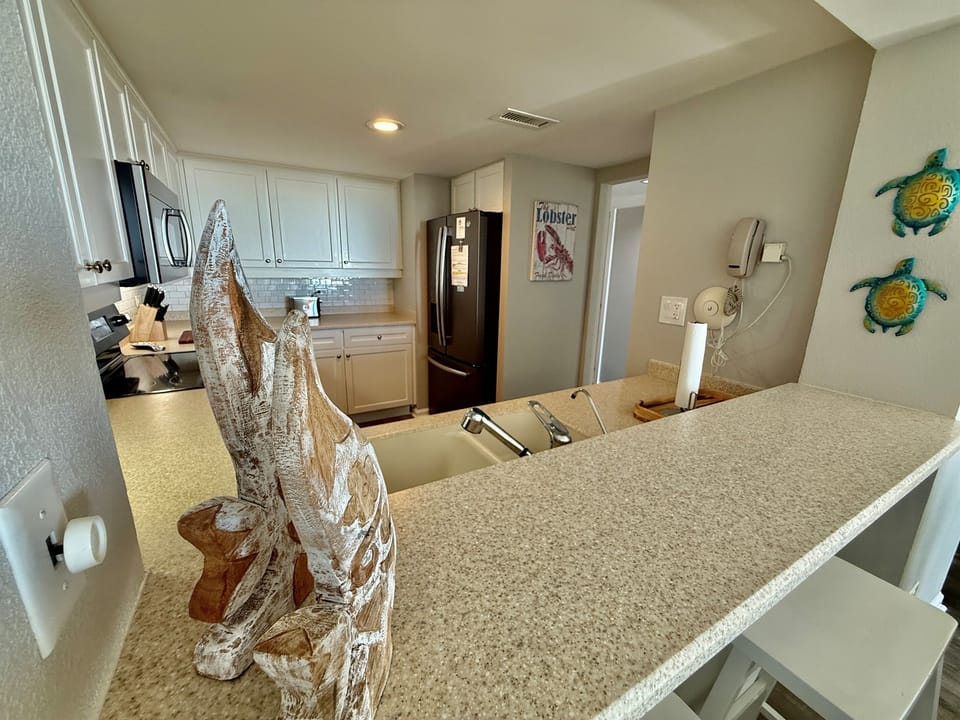 Kitchen w/Smooth Surface Corian Countertop