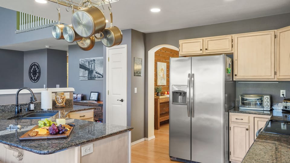Fully stocked kitchen everything you need to cook a perfect meal for the family.