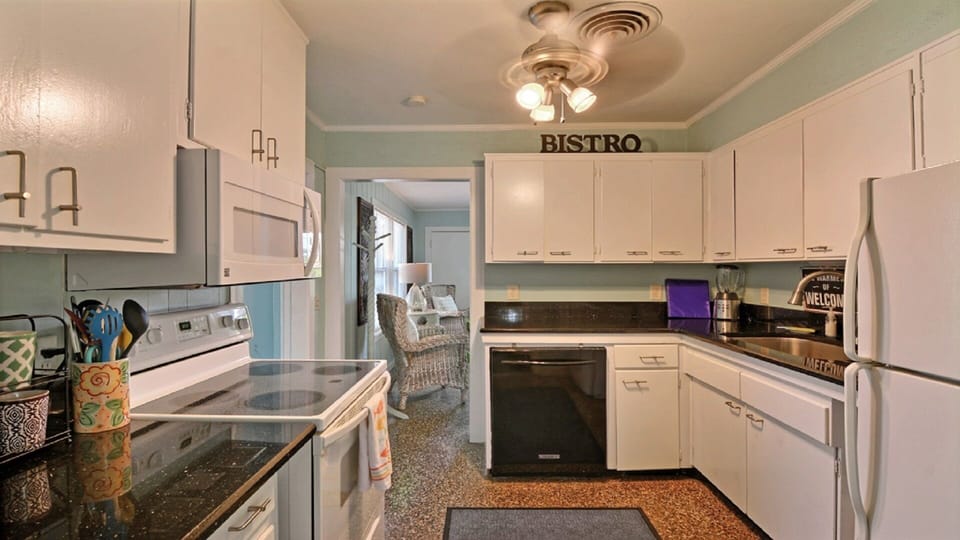 Kitchen comes equipped with all you need - good quality pots, pans and utensils