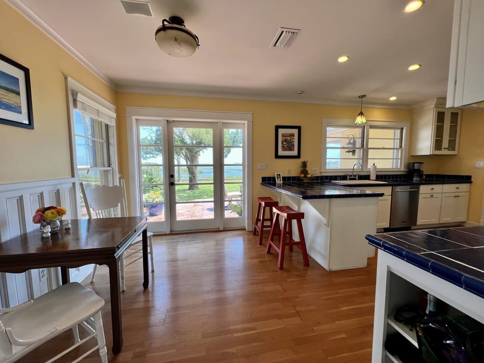 Enjoy dinner with this ocean view in our completely equipped kitchen! 