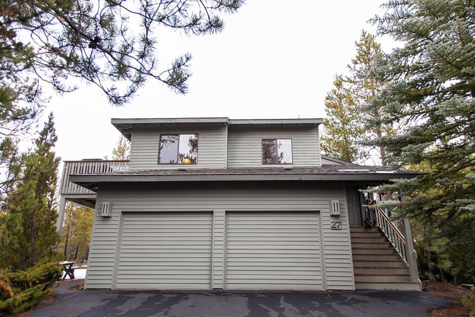 27 White Elm is waiting to help you make this day the best day of the year!