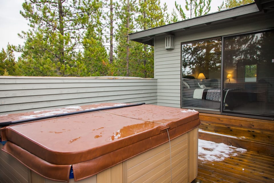 A private hot tub that is the perfect ending to an active day in Sunriver!