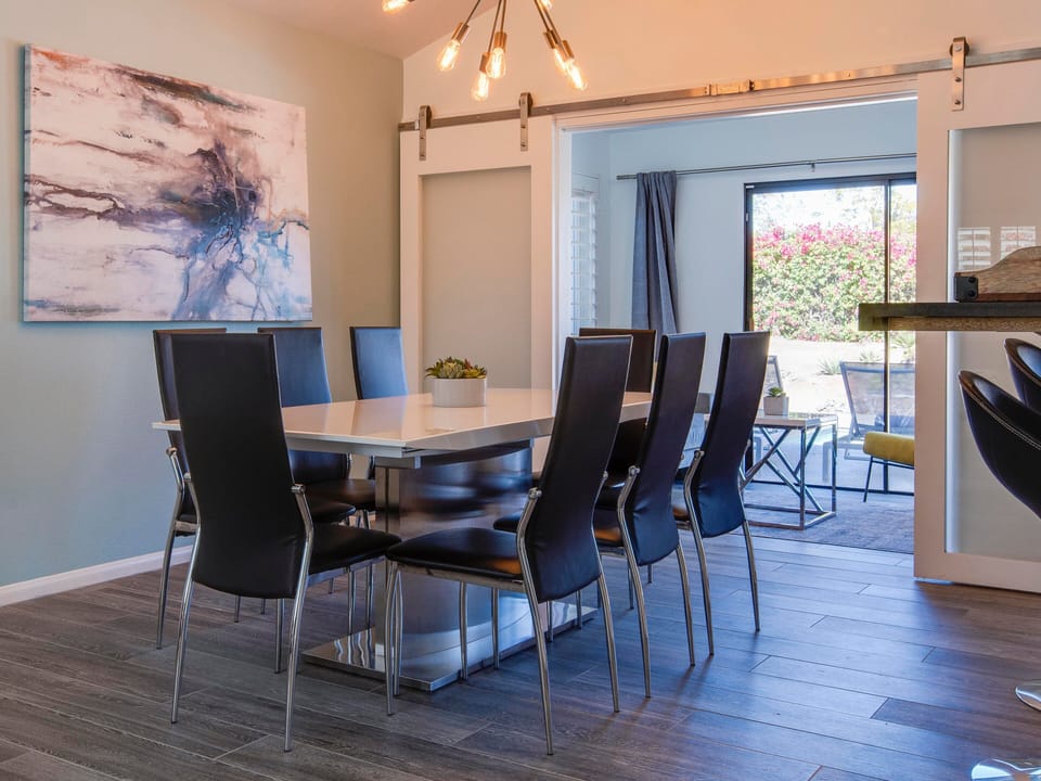 Indoor dining for 8