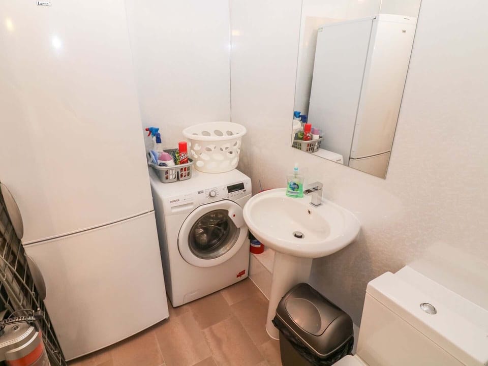 Utility Room with Washroom 