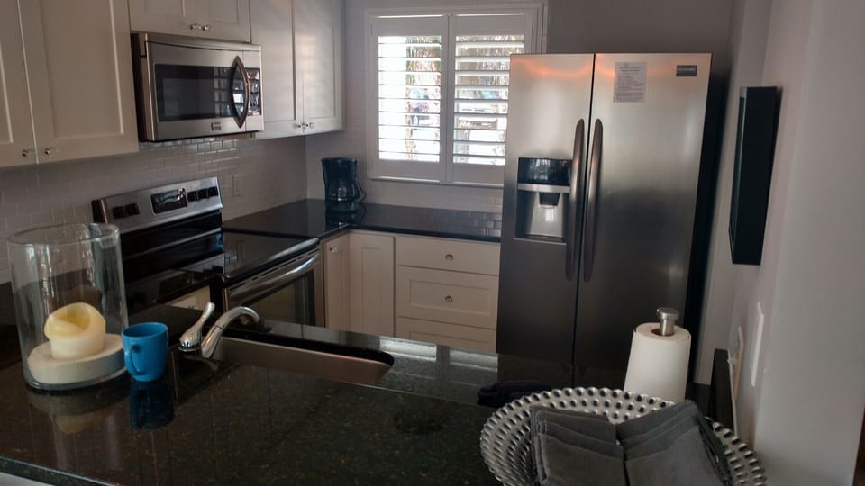 Fully Equipped Kitchen - Granite counter tops and new stainless steel appliances