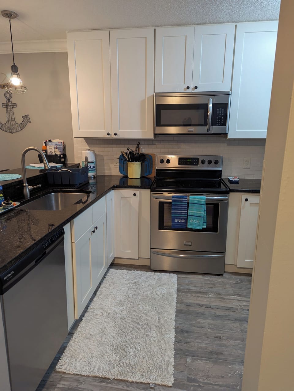 Fully Equipped Kitchen - Granite counter tops and new stainless steel appliances