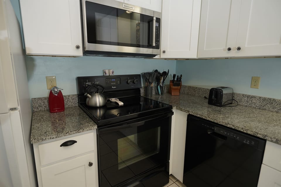 Kitchen Range and Microwave