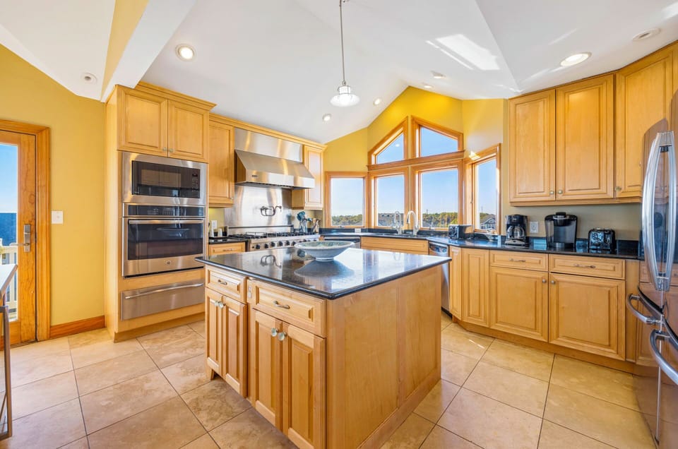 Surf or Sound Realty - 679 - Sea Glass - Kitchen -3