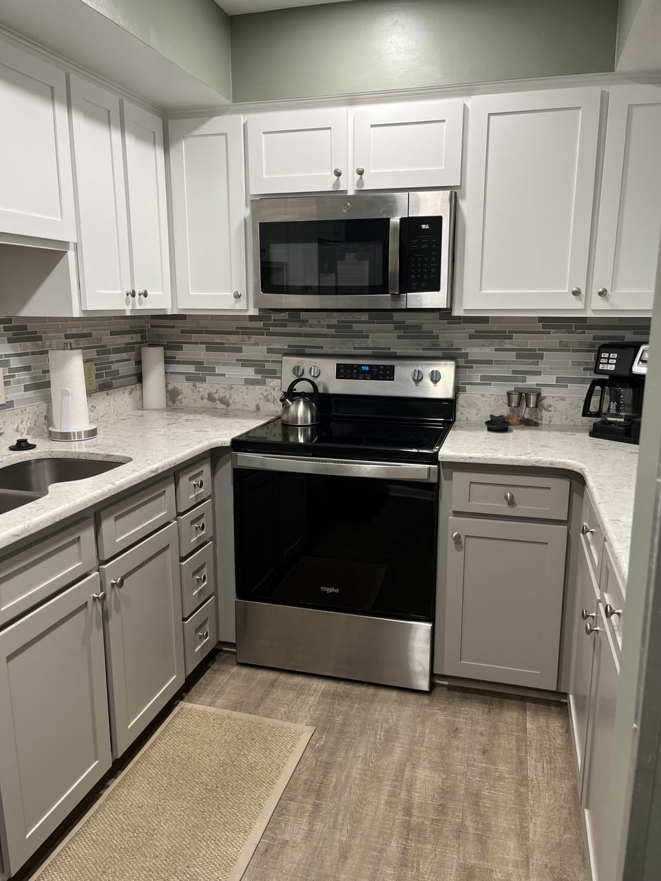 Fully stocked kitchen. New Appliances in 2022
