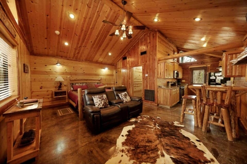 Lucky Log has a spacious open concept