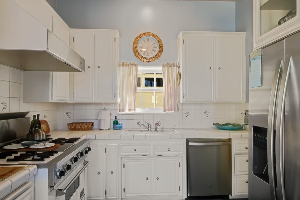 Kitchen with lots of cooking supplies.