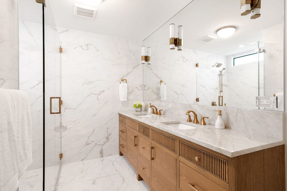 Primary en suite bathroom with walk-in shower
