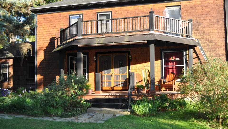 YOUR PRIVATE WING WITH 2 DECKS AND AN UPSTAIRS PORCH