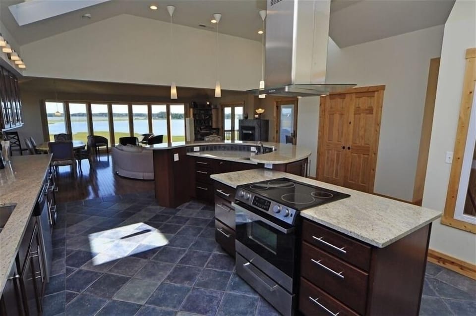 Too Many Cooks?  They will love this!  Two sinks, a horseshoe bar, granite!!