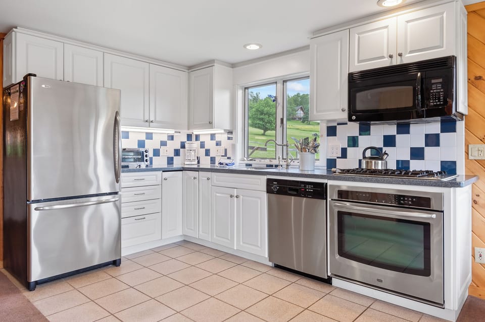 Fully applianced kitchen