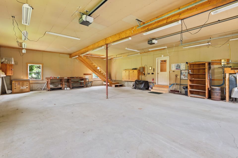 Spacious garage