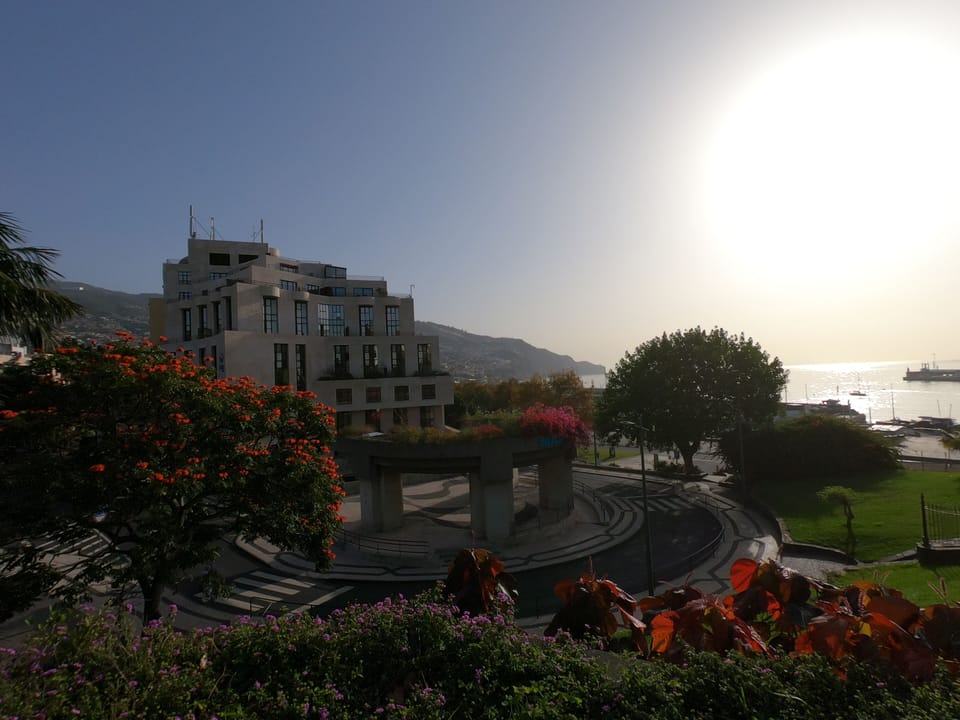 Building complex located between the Municipal Garden & Santa Catarina Garden