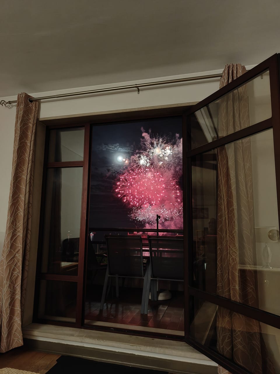 We can watch the Fireworks sitting on the couch 👌

Simply AMAZING 😍👌🤩