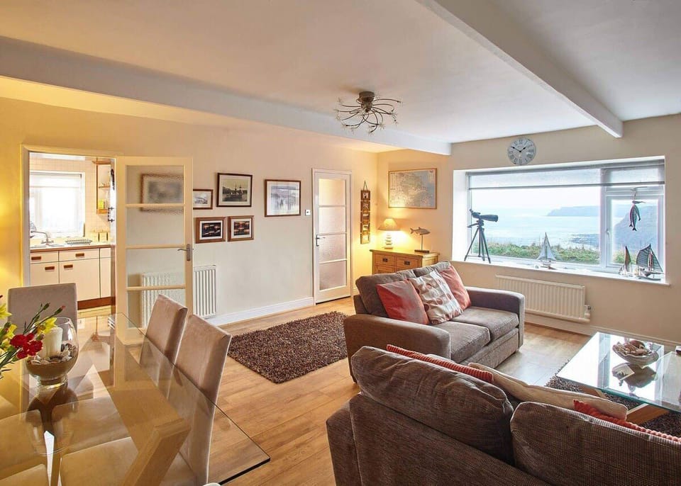View Point Apartment, Port Mulgrave - Host & Stay
