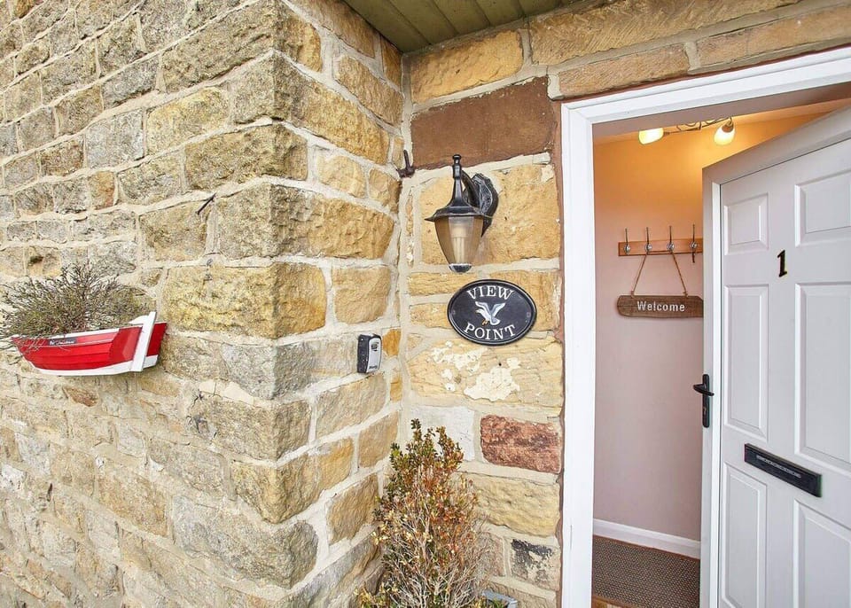 View Point Apartment, Port Mulgrave - Host & Stay