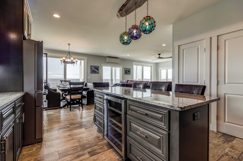 Even cooking is a pleasure with the view of the Ocean