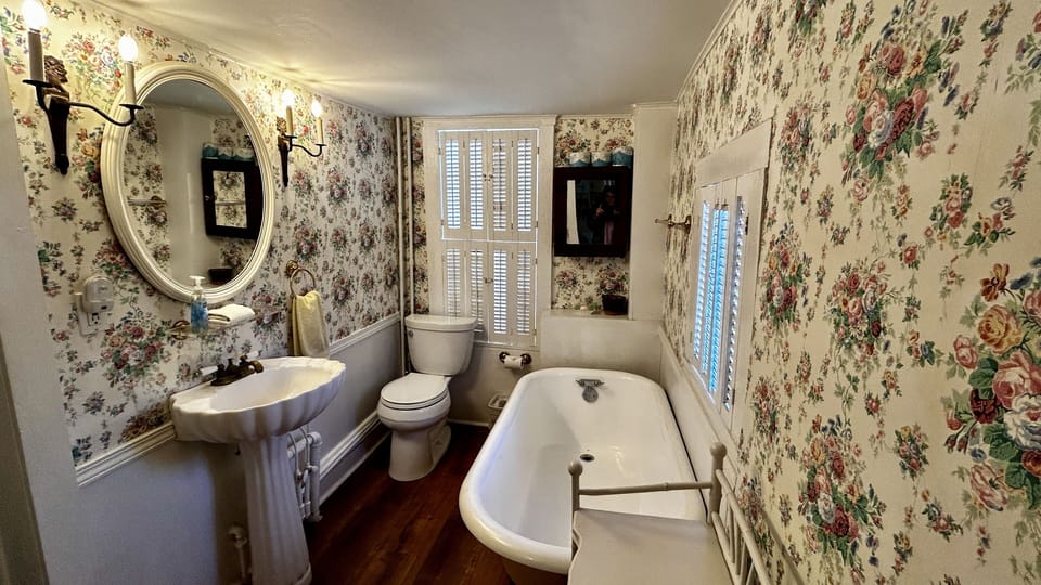 Claw foot tub!