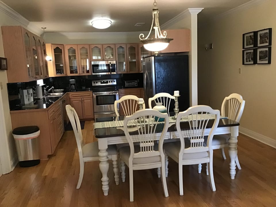 “Dining Room” seating for six