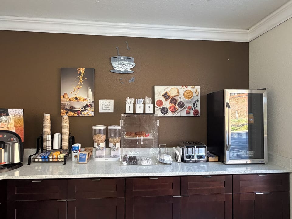 Free daily continental breakfast