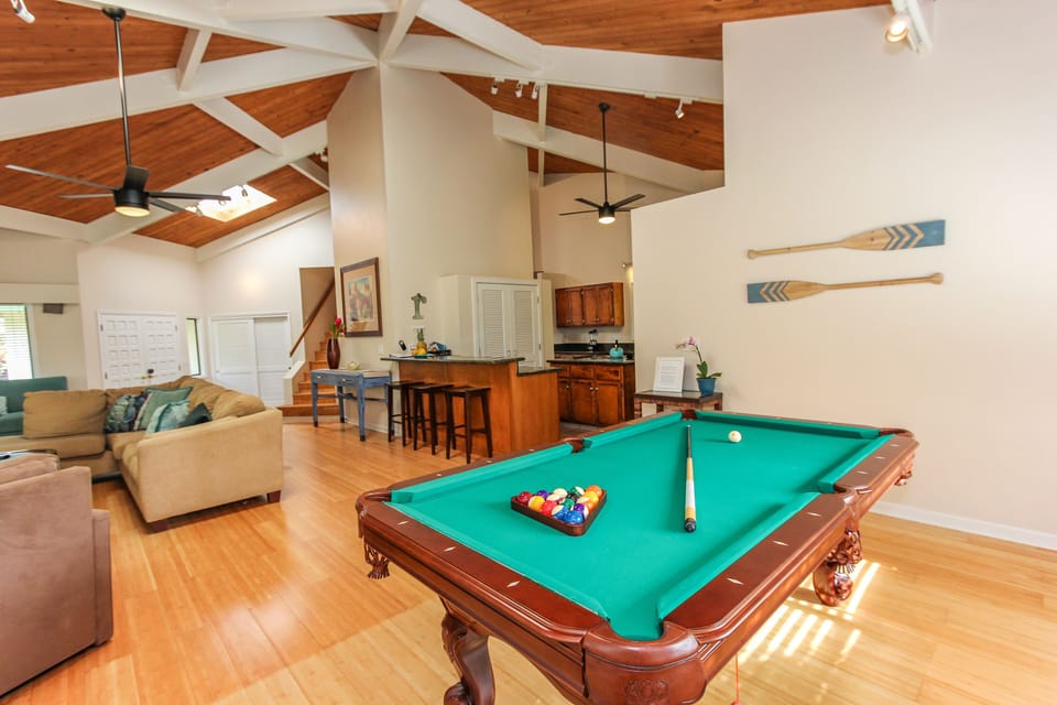 7 ft billiards table in the main entertainment area
