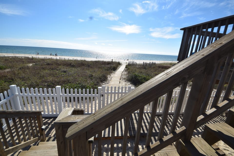 access from deck to fenced yard