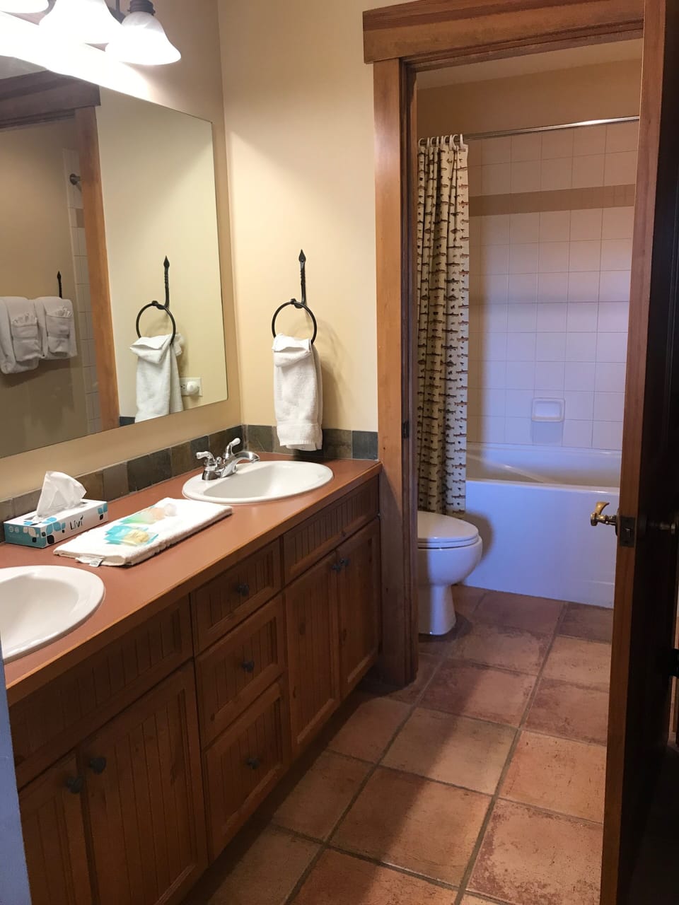 2nd bedroom bathroom with 2 sinks and shower/bathtub