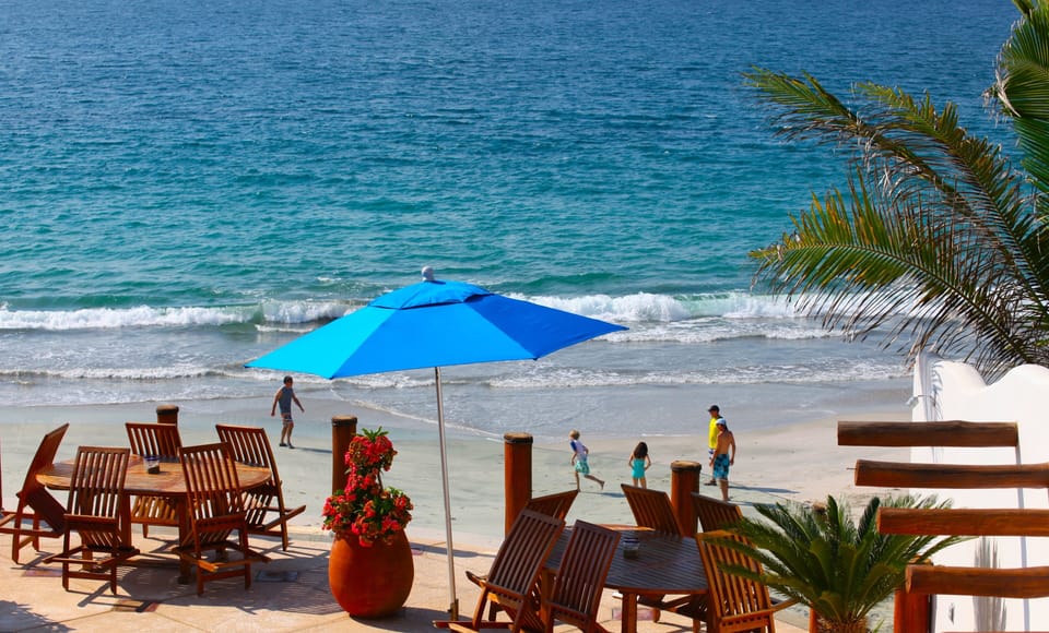 Lots to do,: snorkel, kayak, paddle board, sun bathe, or 'go cocktailing'