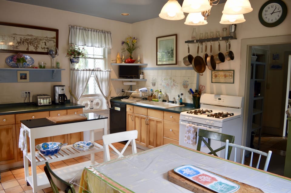 Everything you need to cook for up to 14 is here. (view 3)
