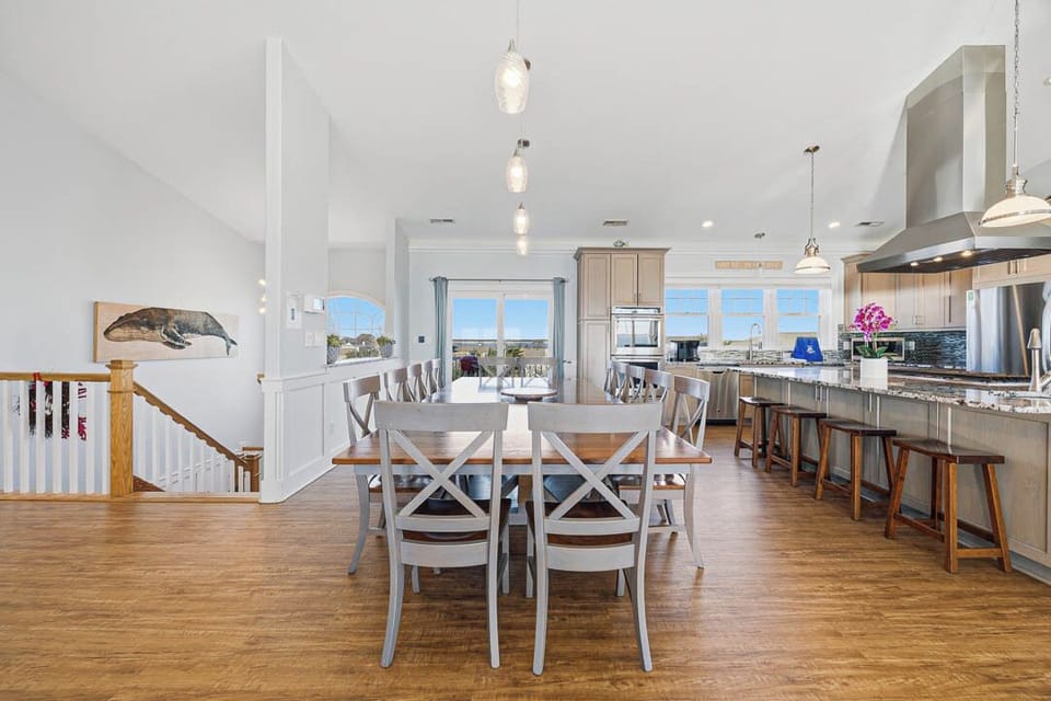 Top-Level Dining Room with Table (seats 8)