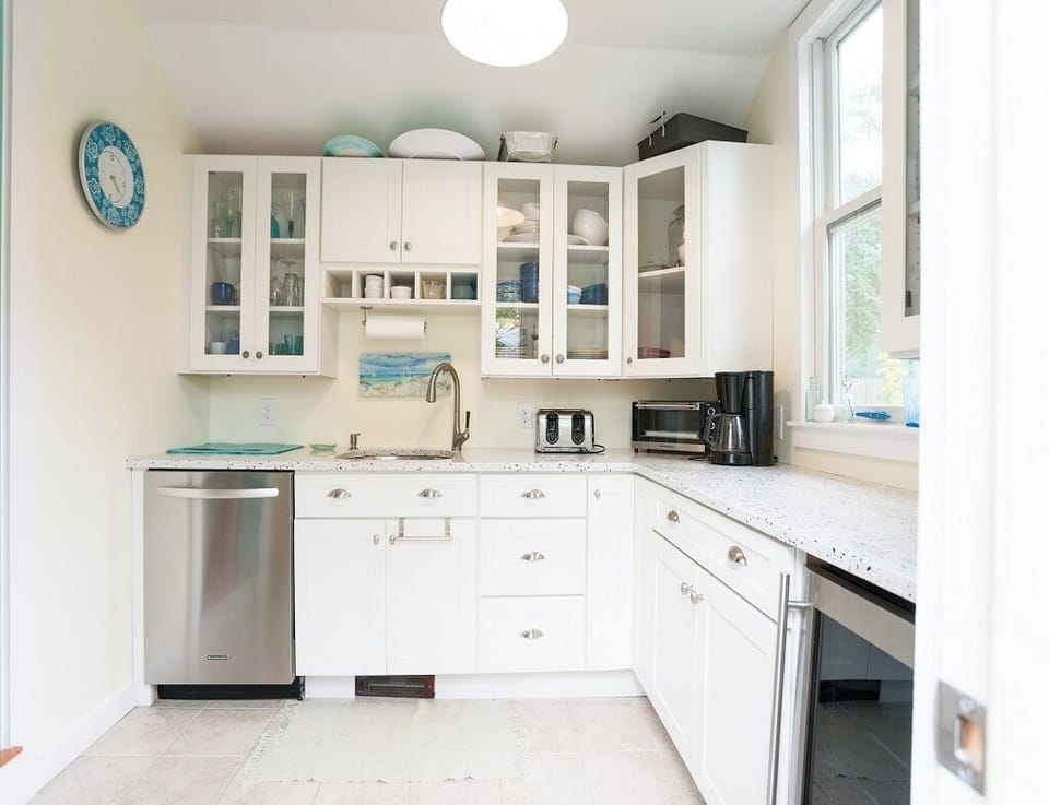 Butlers Pantry w new Dishwasher, Bev Fridge, 2nd Sink, etc.