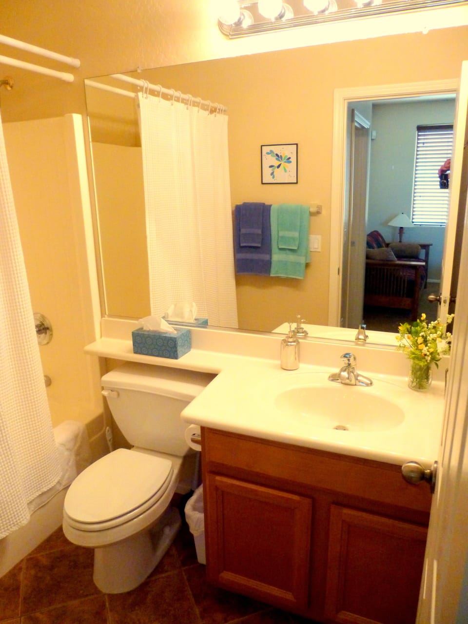 Full tub/shower guest bath.