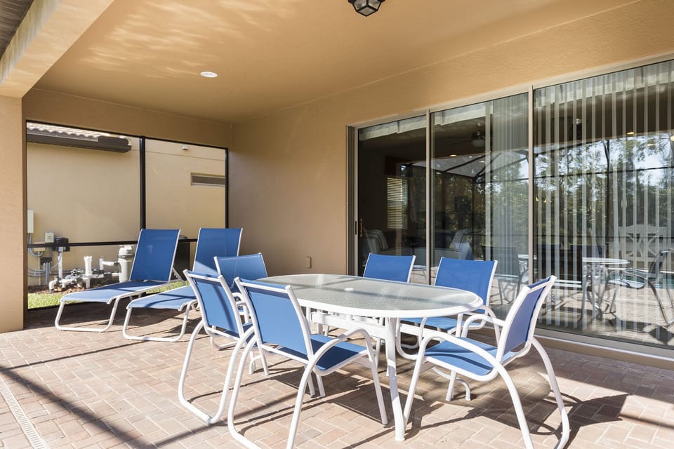 Outdoor lounge