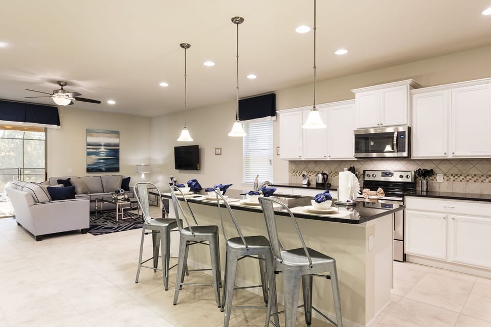 Fully equipped kitchen with two refrigerators