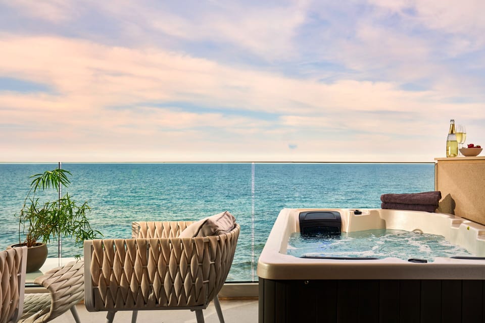 Hot tub jaquzzi on the balcony with direct seaview